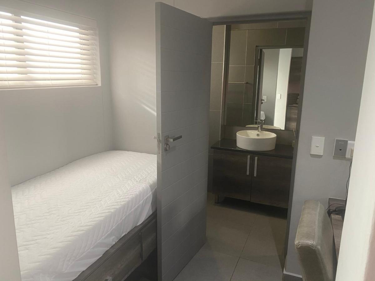 Apartment 32, Bay View Suites Langstrand Екстериор снимка