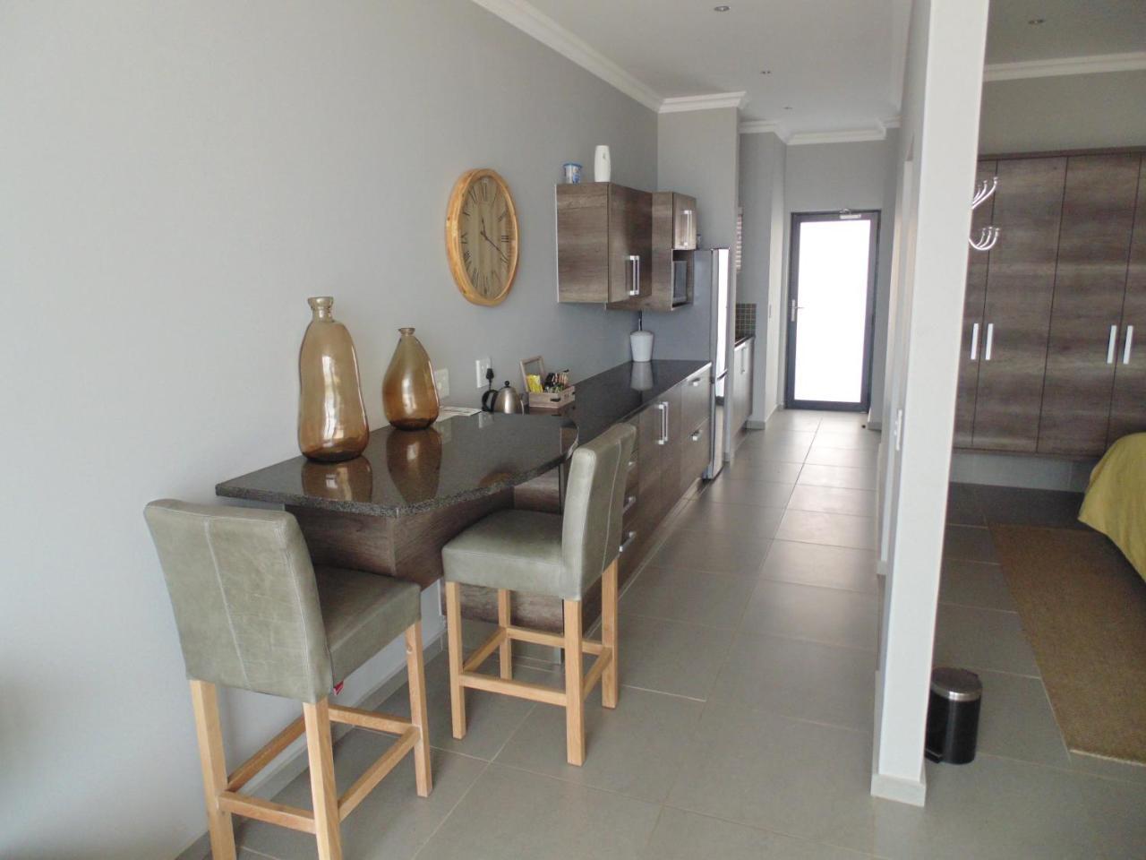 Apartment 32, Bay View Suites Langstrand Екстериор снимка