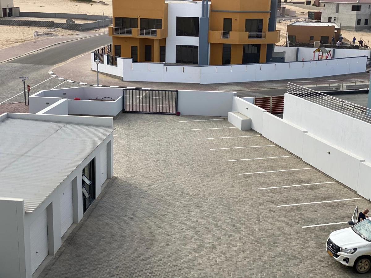Apartment 32, Bay View Suites Langstrand Екстериор снимка